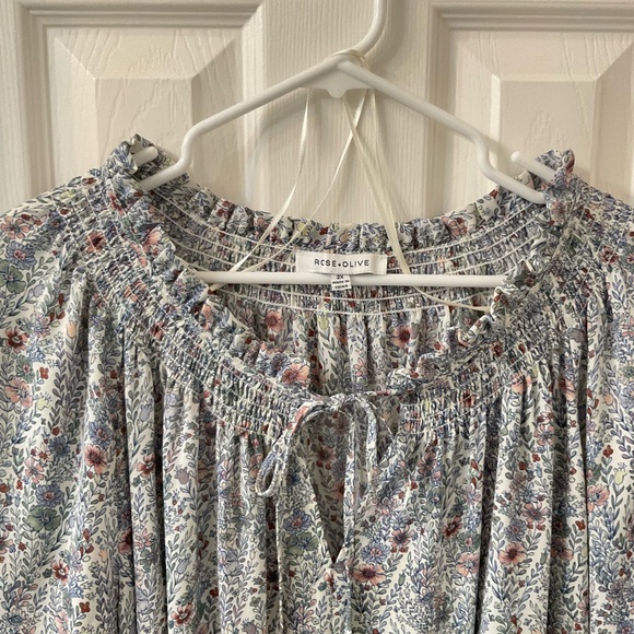 Host Pick! Rose+Olive Floral Top, Size 2X, Ruched, Tie Front, Ruffles - Picture 4 of 9